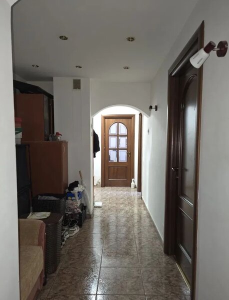 Colentina, Doamna Ghica, vizavi de Rose Garden, metrou Obor 12 min.